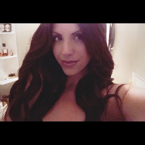 Profile Picture of Hannah Isom (@hmarieisom) on Poshmark