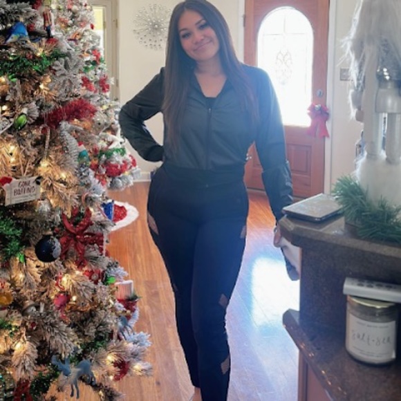 Profile Picture of Alexa kylene Martínez (@lex463) on Poshmark