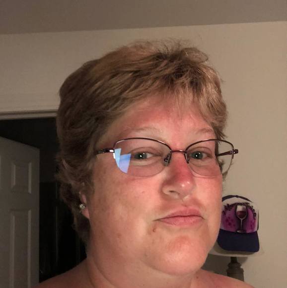 Profile Picture of Ami Baum leon (@amileon15) on Poshmark