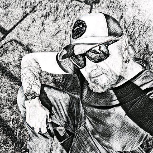 Profile Picture of Jeremy Sandeen (@jeremysandeen) on Poshmark