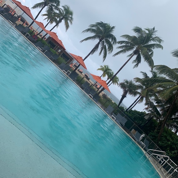 Profile Picture of Lorianys Lopez (@lori3039) on Poshmark