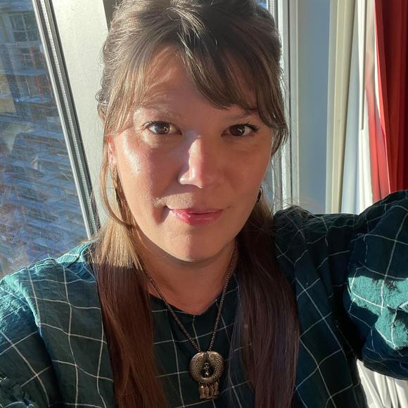 Profile Picture of Emily Chew (@sonora75) on Poshmark
