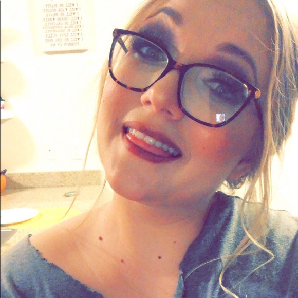 Profile Picture of Kristina Kalashnik (@kris4650) on Poshmark