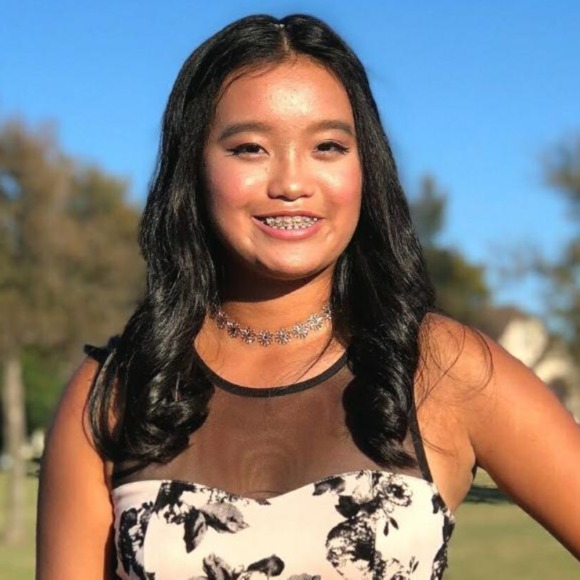 Profile Picture of Lucy Luong (@lil_luce_) on Poshmark