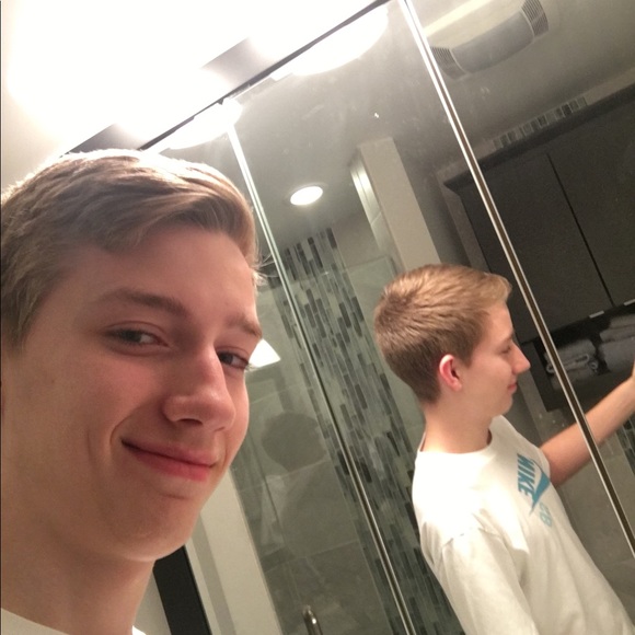 Profile Picture of Ben Shimer (@bennyboo342) on Poshmark