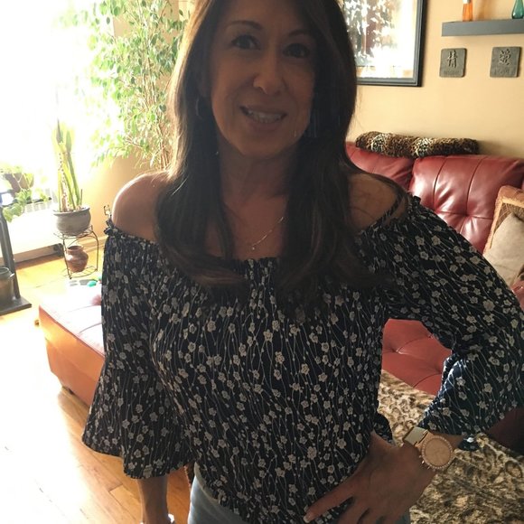 Profile Picture of Nancy Cotugno (@nancy_cotugno) on Poshmark