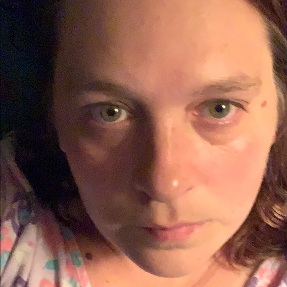 Profile Picture of April Stoneking (@ddsmomma) on Poshmark