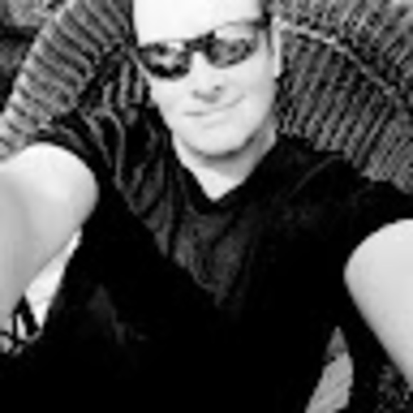 Profile Picture of Thomas Dillard (@thomasdillard87) on Poshmark