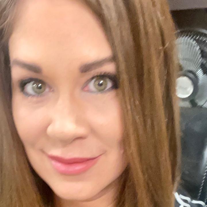 Profile Picture of Jennifer Dore (@jenniferdore90) on Tiktok