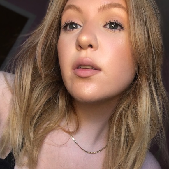 Profile Picture of Sarah Miga (@sarahmiga15) on Poshmark