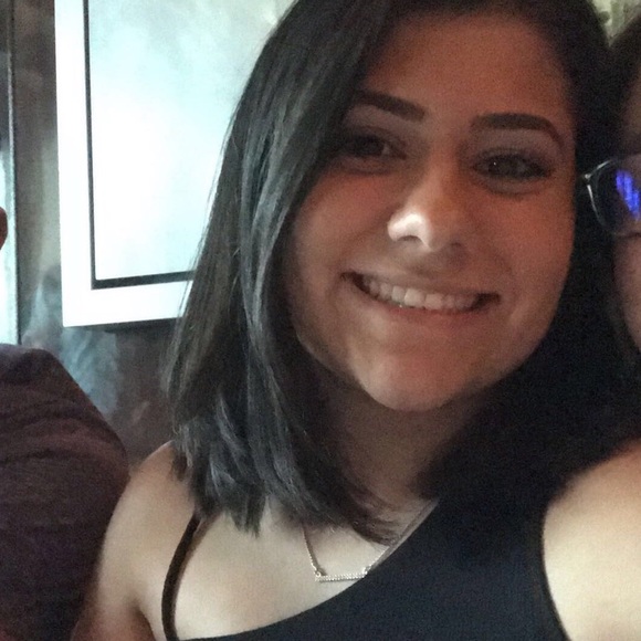 Profile Picture of Maddie Barrale (@mbarrale12) on Poshmark
