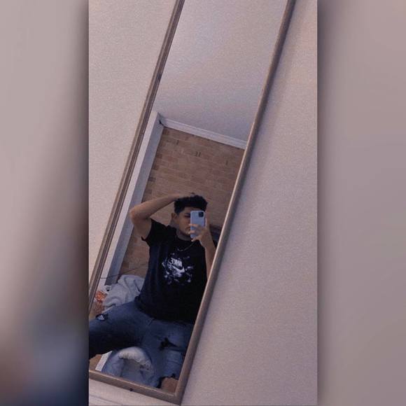 Profile Picture of Alexander Flores (@alexanderflo520) on Poshmark