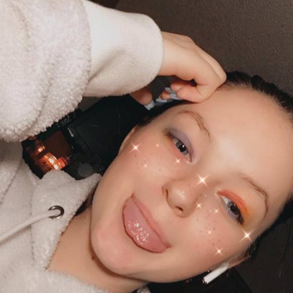 Profile Picture of Rose Nickel (@rosenickel) on Poshmark