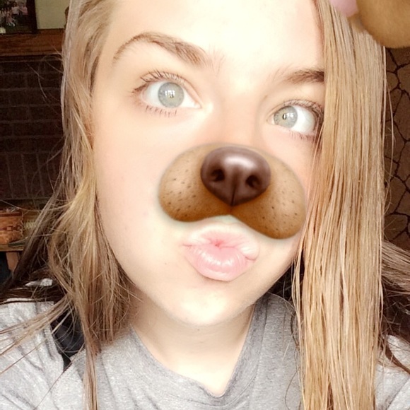 Profile Picture of Emily Rust (@emily_rust) on Poshmark