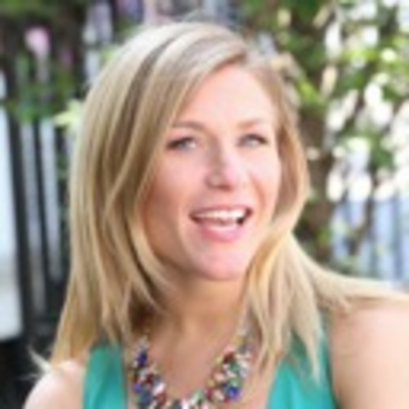 Profile Picture of Florence Moore (@florence9moore) on Poshmark