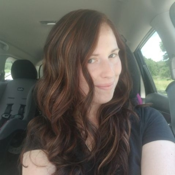 Profile Picture of Amanda Renner (@amanda122301) on Poshmark