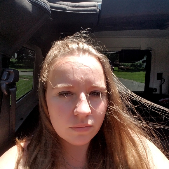 Profile Picture of Ashley Mcbrien (@ashley031285) on Poshmark