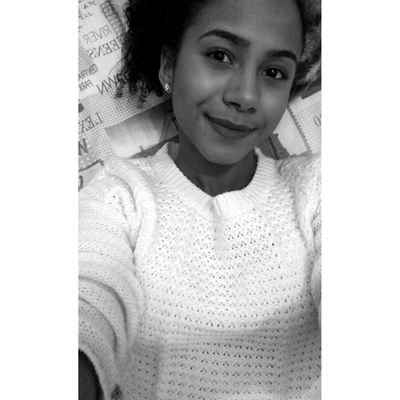 Profile Picture of Ru Lara (@ru_knowles) on Twitter