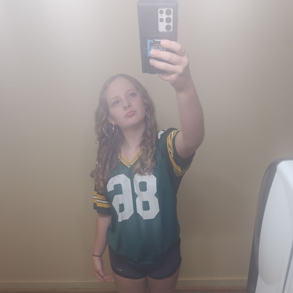 Profile Picture of Alexia Edwards (@alexiaedward821) on Poshmark
