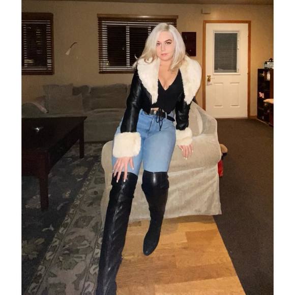 Profile Picture of Isabelle Jimenez (@isabellej420) on Poshmark