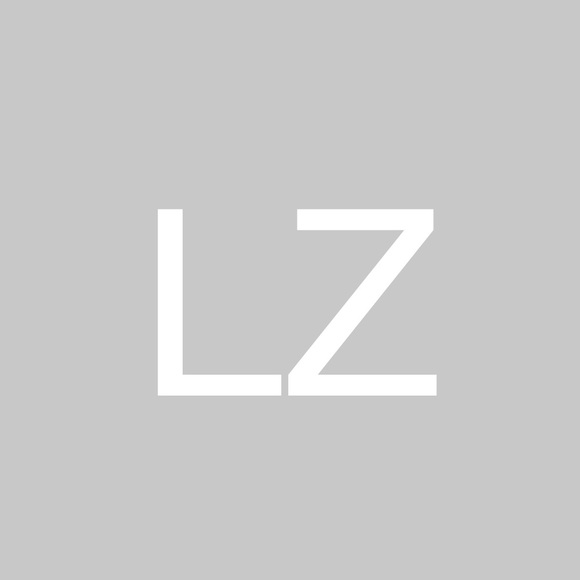 Profile Picture of Luann Zinicola (@luann_zinicola) on Poshmark