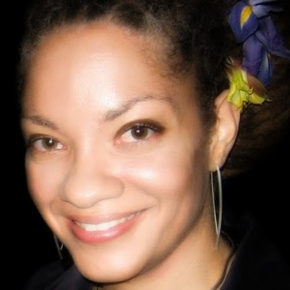 Profile Picture of Deshaunda Gooden warner (@dgwarner) on Poshmark