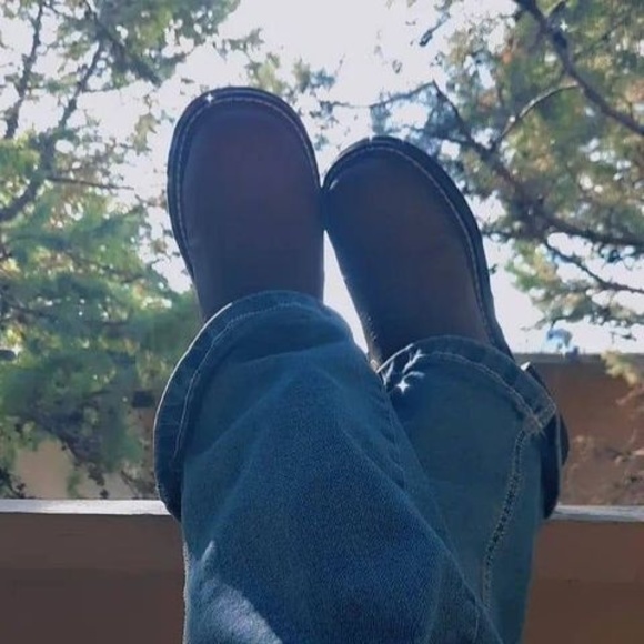 Profile Picture of Miller Lyndee (@lyndeemiller25) on Poshmark