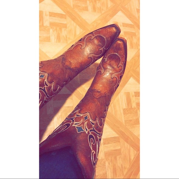 Profile Picture of Arely Sanchez (@arely124) on Poshmark