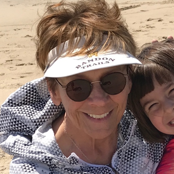 Profile Picture of Christine Kiracofe (@tinakiracofe) on Poshmark