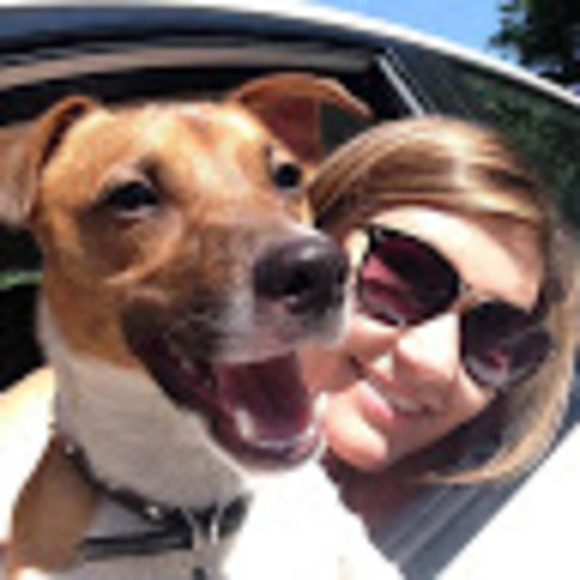 Profile Picture of Rachael Caine (@rachael_caine) on Poshmark