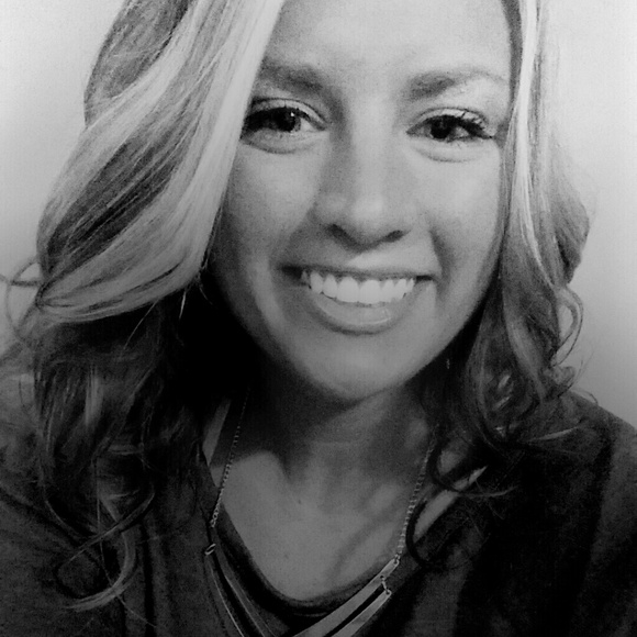 Profile Picture of Chelsea Freiner (@cfreiner) on Poshmark