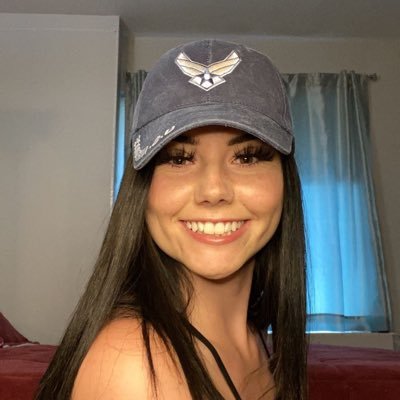 Profile Picture of ASH (@ashlee_barry) on Twitter