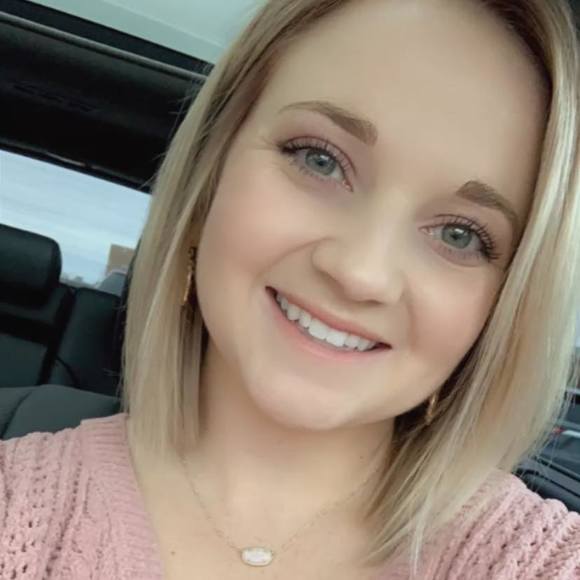 Profile Picture of Danielle Forkner (@forknerdanielle) on Poshmark