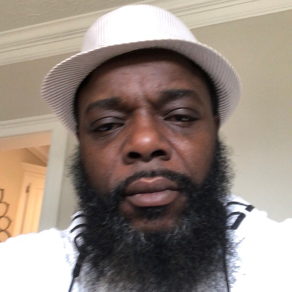 Profile Picture of Harold Hayward (@lorenzohayward) on Poshmark