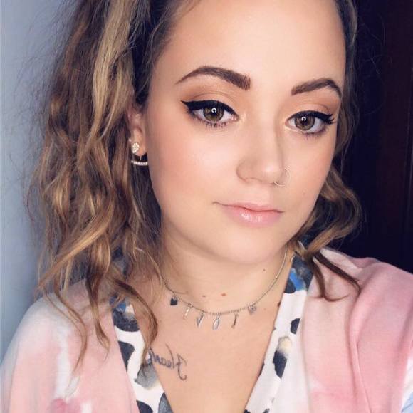 Profile Picture of Betsy Leaf (@betsyjean1103) on Poshmark