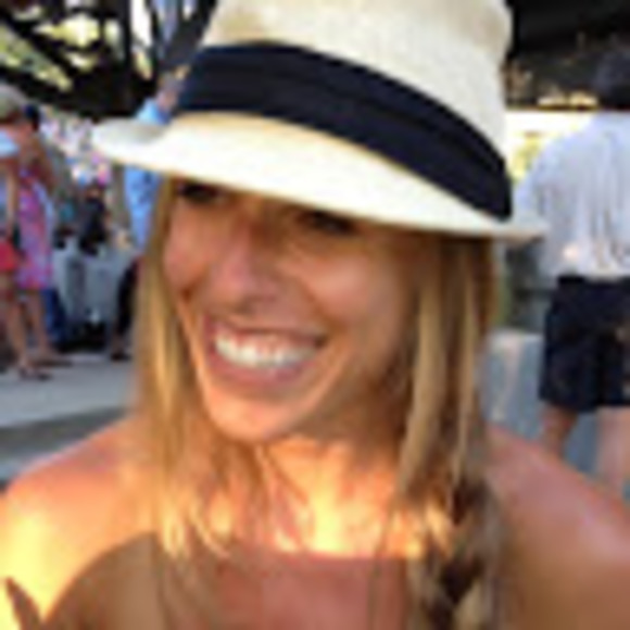 Profile Picture of Jennifer Schrader (@mamaschrader) on Poshmark