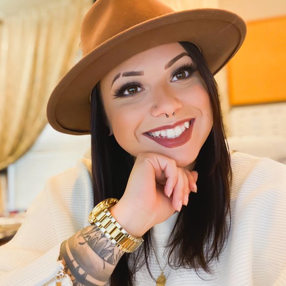 Profile Picture of Cynthia Passoni (@cpassoni) on Poshmark