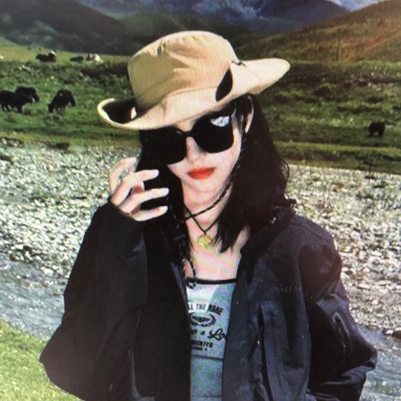 Profile Picture of Martha Black (@nkcyfcjoize) on Poshmark