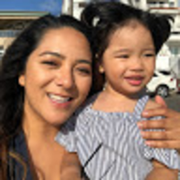 Profile Picture of Roanne & Lily’s channel (@rosellsstuff) on Poshmark