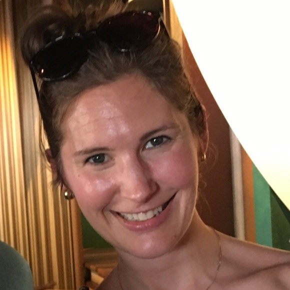 Profile Picture of Ruthie Beahrs (@rbeahrs) on Poshmark