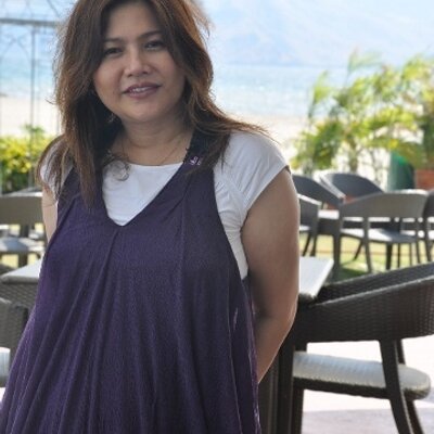 Profile Picture of Myrna Pineda (@green_olives) on Twitter