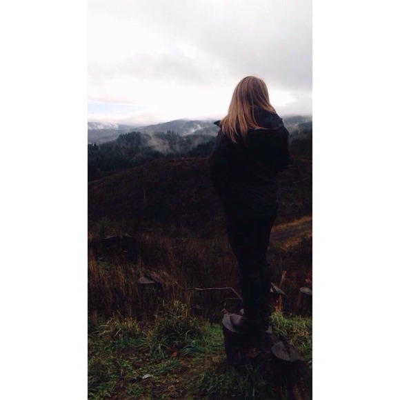 Profile Picture of Cortney Donaca (@curny) on Poshmark