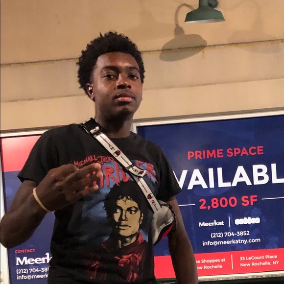 Profile Picture of Rhamil Ousley (@rhamilousley) on Poshmark