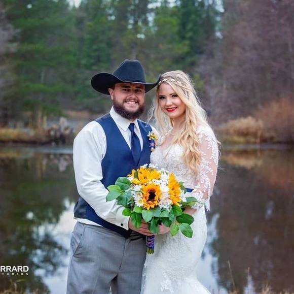 Profile Picture of Cassidy Potter (@cpotter96) on Poshmark