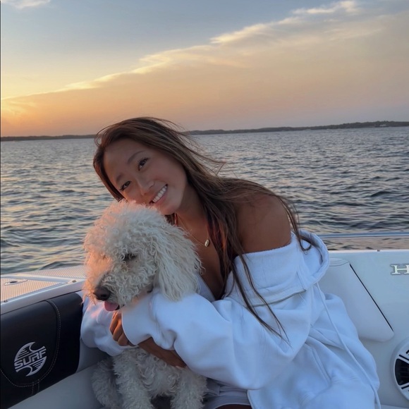 Profile Picture of Olivia Zellmann (@oliviazell191) on Poshmark