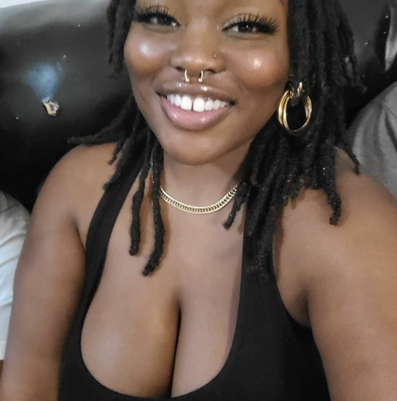 Profile Picture of Kym Kym (@kokokymmie13) on Poshmark