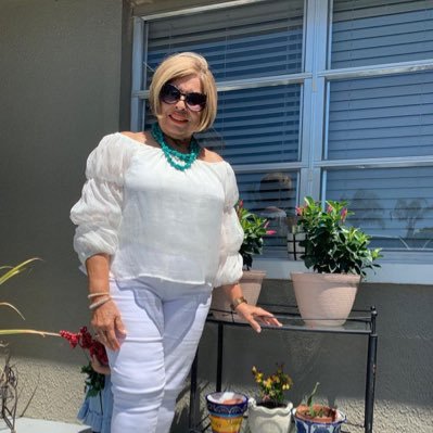 Profile Picture of Iris Borrero (@IrisBorrero1) on Twitter