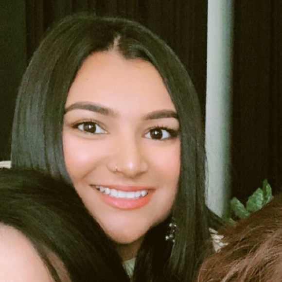 Maariyah Khan - Poshmark Profile Picture of Maariyah Khan (@maariyah_khan) on Poshmark