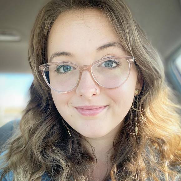 Profile Picture of Lauren Julseth (@ljulseth258) on Poshmark