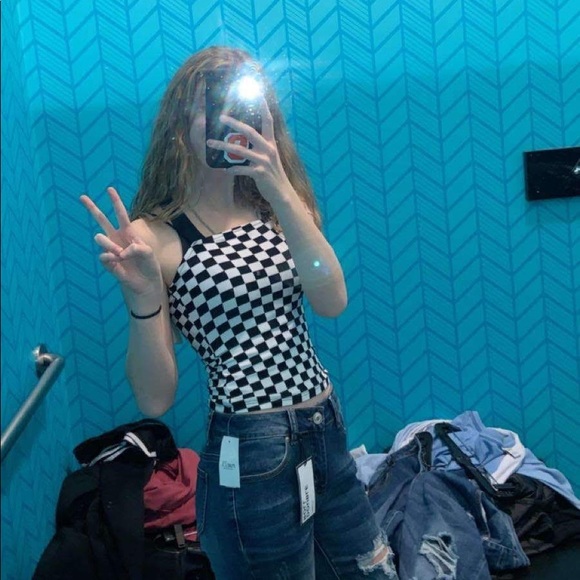 Profile Picture of Samantha Acey (@samantha_acey) on Poshmark